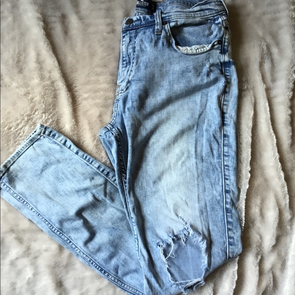 ****SOLD****Hollister men’s distressed jeans 34x34